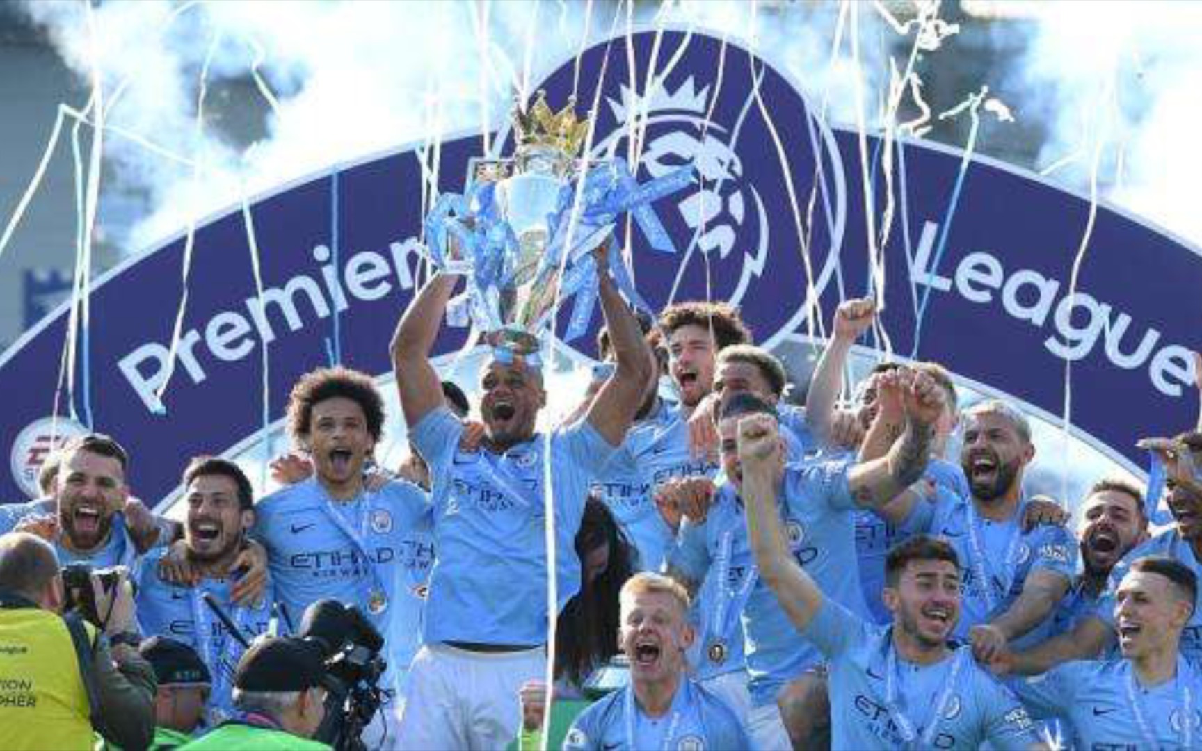 防守端的坚 防守端的坚